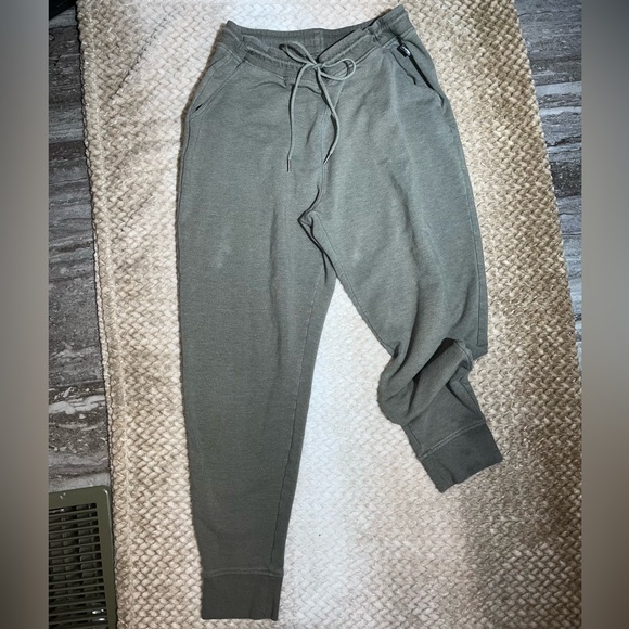 Eddie Bauer Olive Green - Picture 1 of 2